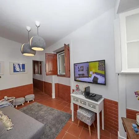 Lx Factory Apartment! Outside Terrace